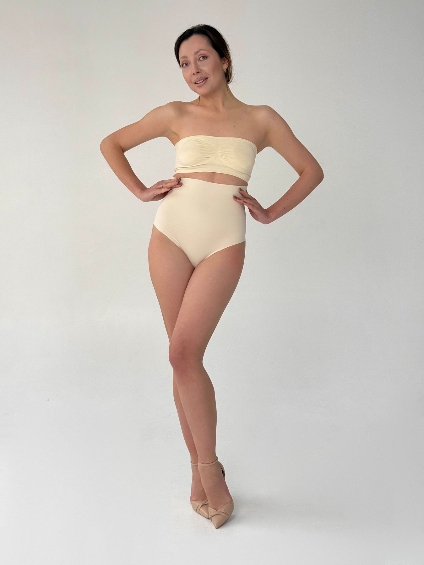 Утягивающие стринги высокие бесшовные бежевые Emay Magic Intimates 2720 S