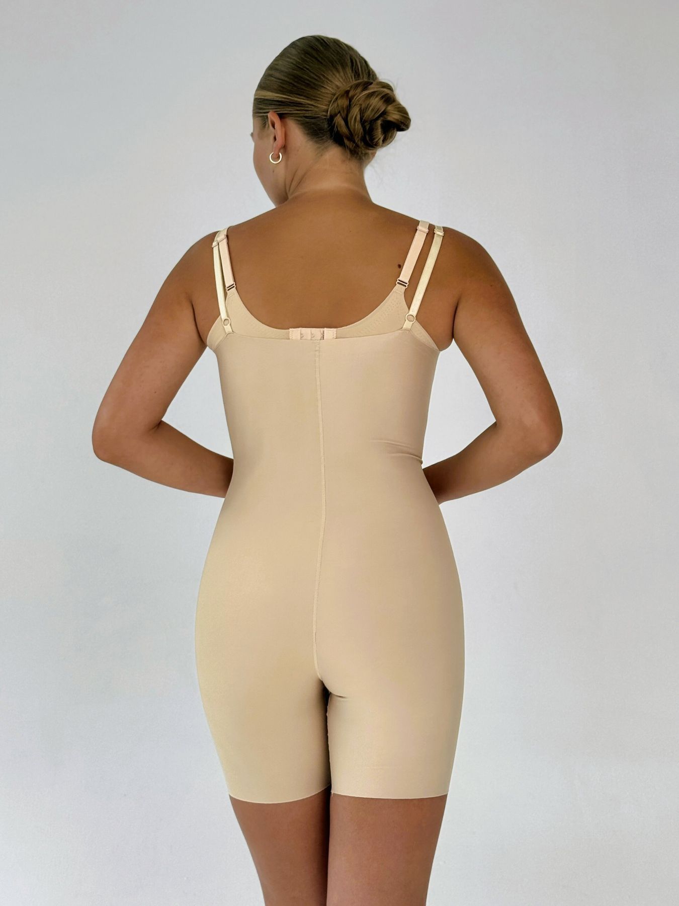 Утягуюче боді з шортами Form Angel 3010 бежевий S/M